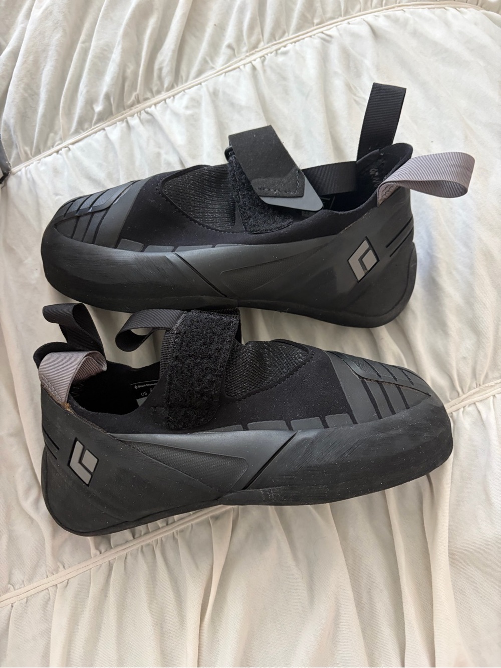 Black w Climbing Shoes with Hook-and-Loop Strap
